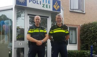 Wijkagent Addy Donderwinkel en Henny Delenoord