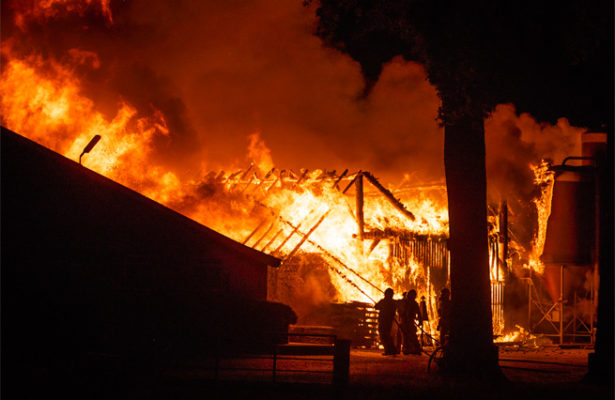 Zeer grote brand veeschuren Brakenweg Aalten