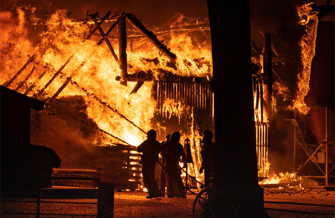 Zeer grote brand veeschuren Brakenweg Aalten