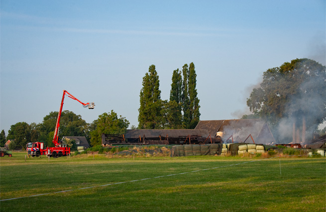 Zeer grote brand veeschuren Brakenweg Aalten