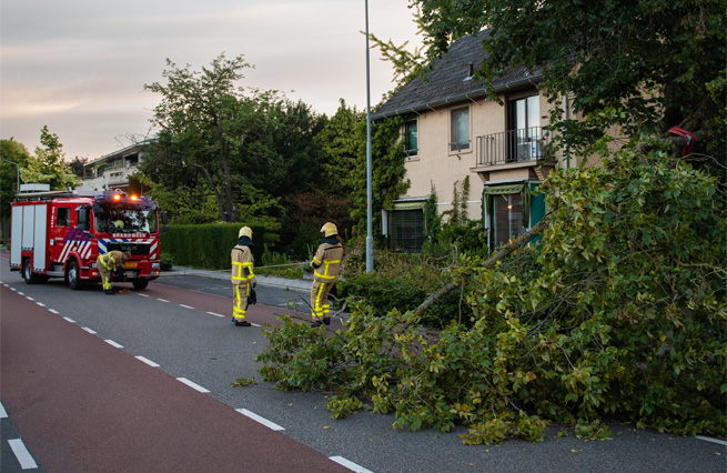 Stormschade op steenworp afstand van kazerne brandweer Dinxperlo