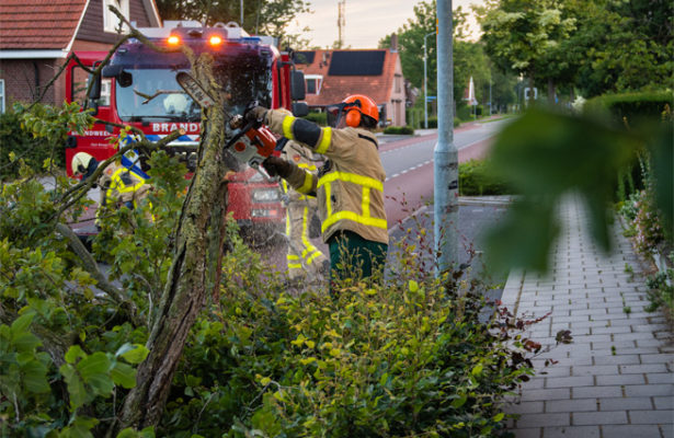 Stormschade op steenworp afstand van kazerne brandweer Dinxperlo