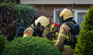 Brandweer Dinxperlo bij coniferenbrand aan de Klumpender