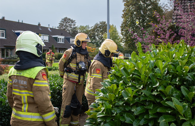 Brandweer Dinxperlo bij coniferenbrand aan de Klumpender