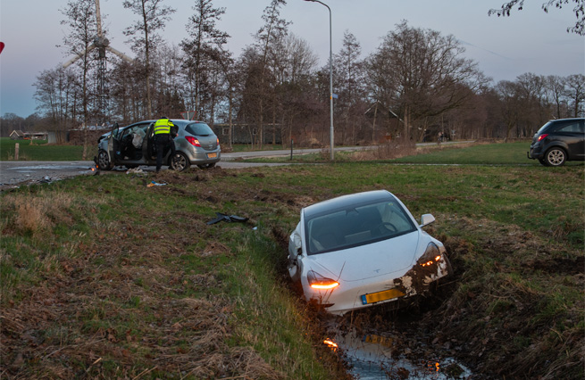 Aanrijding kruising Apenhorsterweg Varsseveldseweg 2024