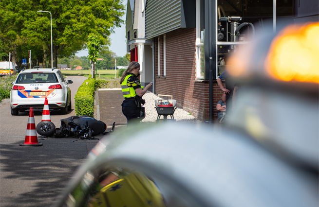 Aanrijding Scooter vs bestelauto Dinxperlosestraatweg IJzerlo